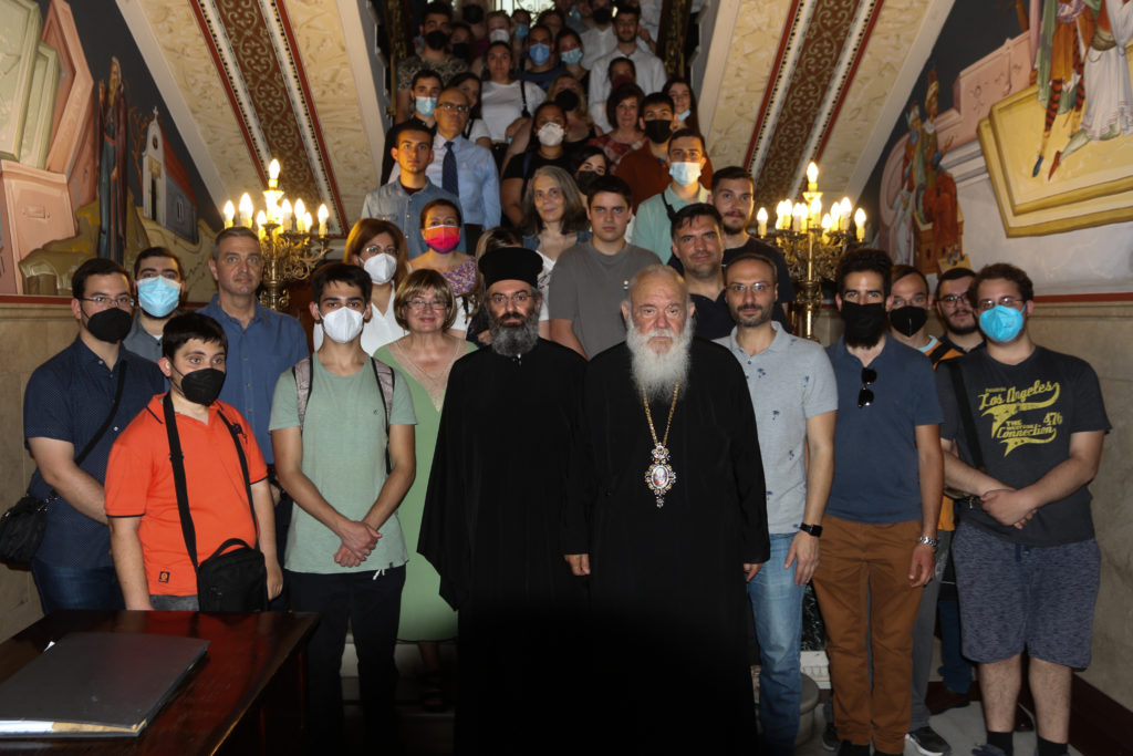 Μελλοντικοί Θεολόγοι και μαθητές στον Αρχιεπίσκοπο Αθηνών Ιερώνυμο