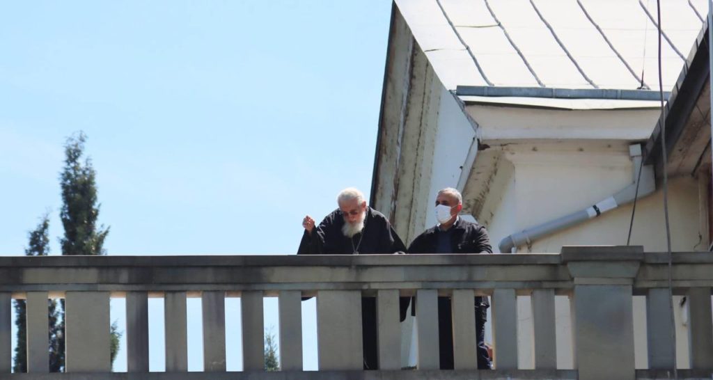 პატრიარქმა 17 მაისის მსვლელობის მონაწილეები აივნიდან დალოცა