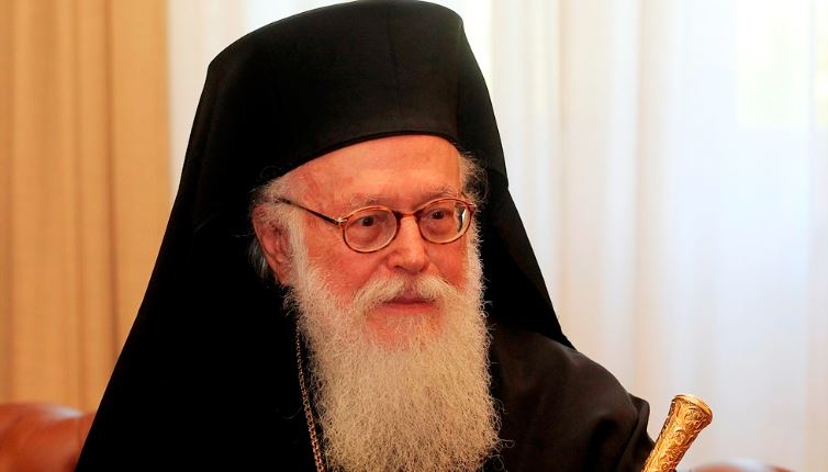 Συνάντηση με τον Αρχιεπίσκοπο Αλβανίας θα έχουν Δένδιας-Μενδώνη