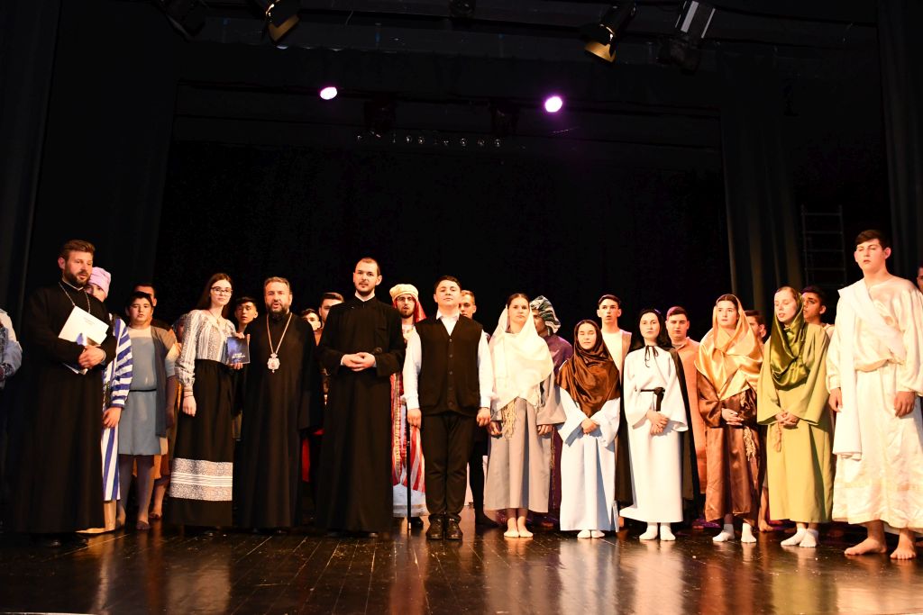 Teatru: Piesa „Mironosițele”, interpretată de foști și actuali elevi ai seminarului din Caransebeș