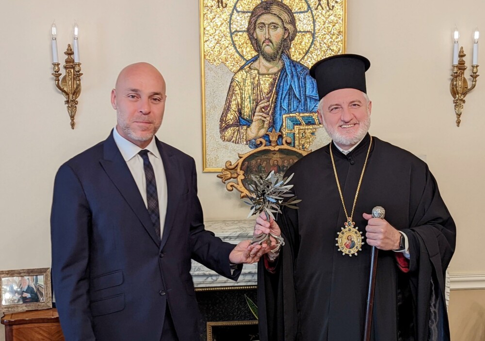 Среща на Архиепископа на Америка със зам.-министъра на околната среда и енергетиката на Гърция