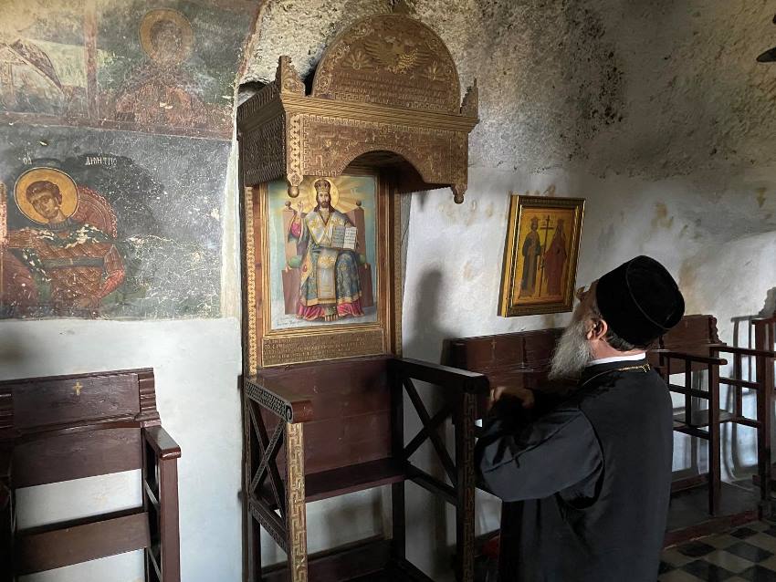 Στον Μητροπολίτη Μεγάρων ευχήθηκε ο Μητροπολίτης Κορίνθου