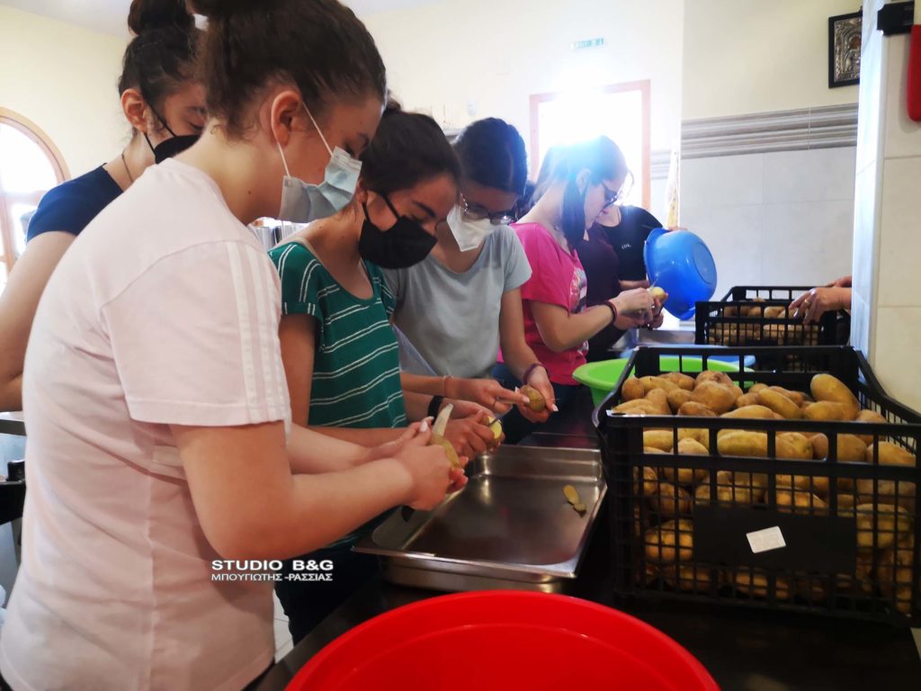 “Χέρι βοηθείας” από μαθητές του 2ου Λυκείου Ναυπλίου στο Συσσίτιο της Ευαγγελίστριας