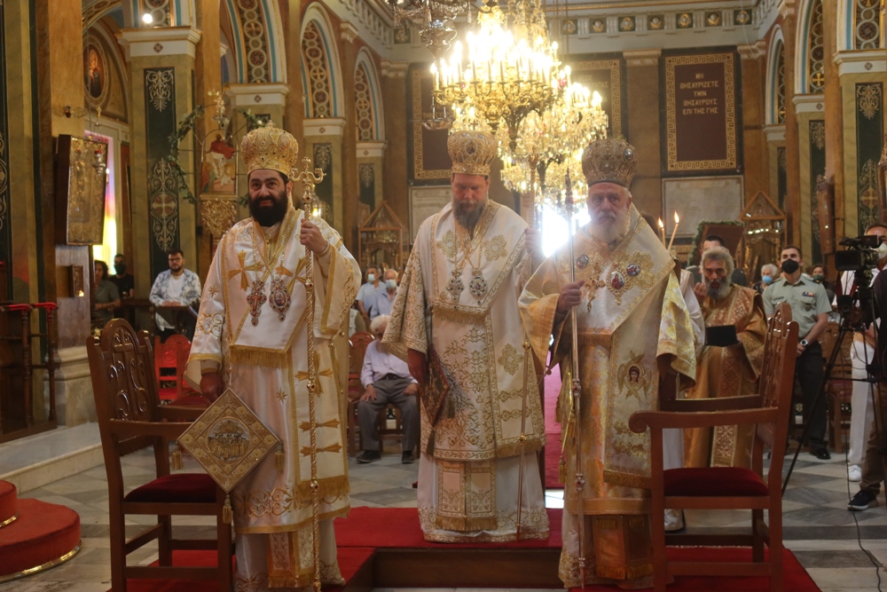 Τρισαρχιερατική Θεία Λειτουργία στον Άγιο Νικόλαο Ερμουπόλεως