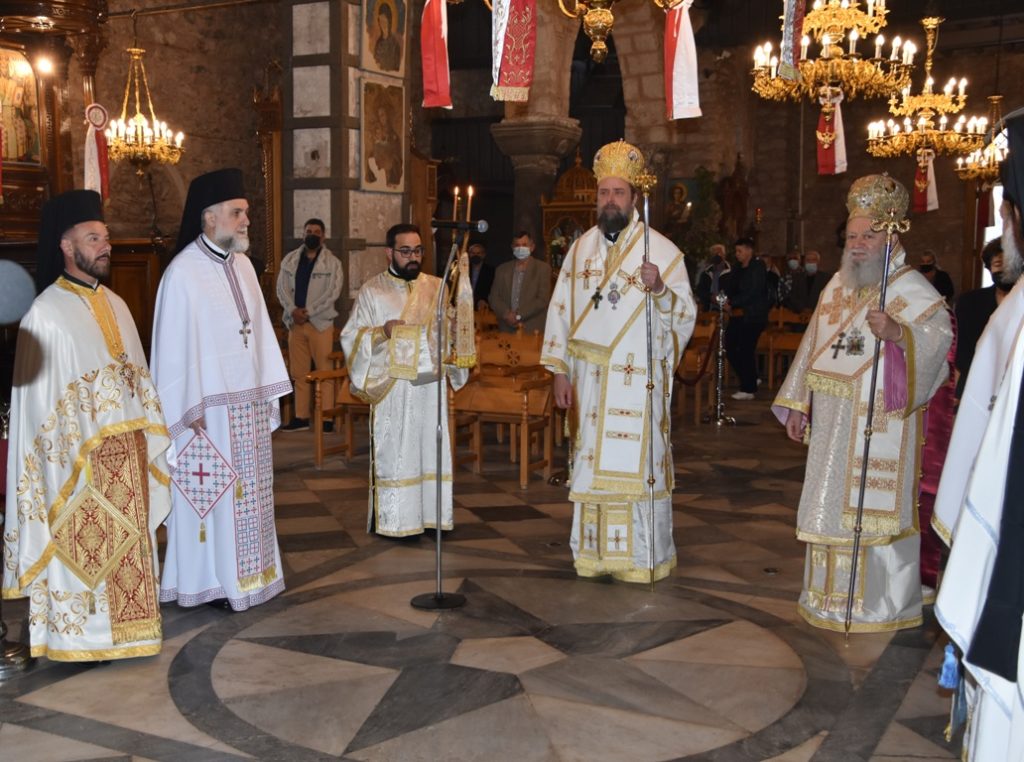 Αρχιερατικό συλλείτουργο στη Χαλκίδα με ευχές στον εορτάζοντα Πρωτοσύγκελο