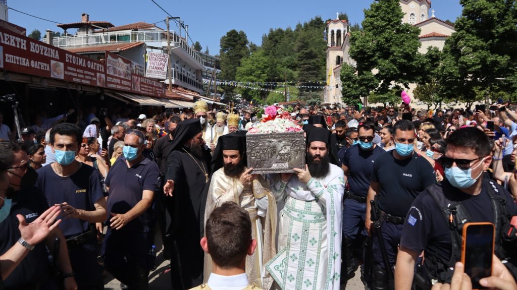 Χιλιάδες λιτάνευσαν τον Όσιο Ιωάννη τον Ρώσο στο Προκόπι Ευβοίας