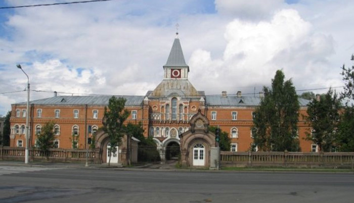 Митрополит Варсонофий совершил Божественную литургию в Троице-Сергиевой пустыни