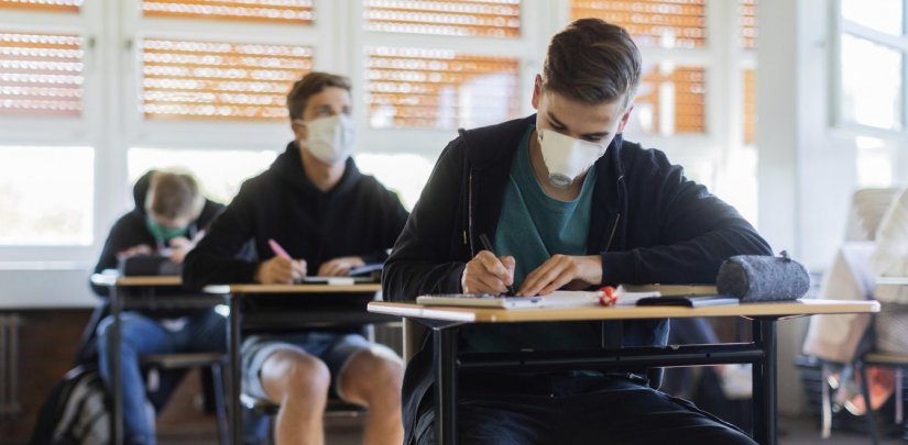 Με μάσκα στις εξετάσεις – Άρση της μάσκας τις άλλες μέρες
