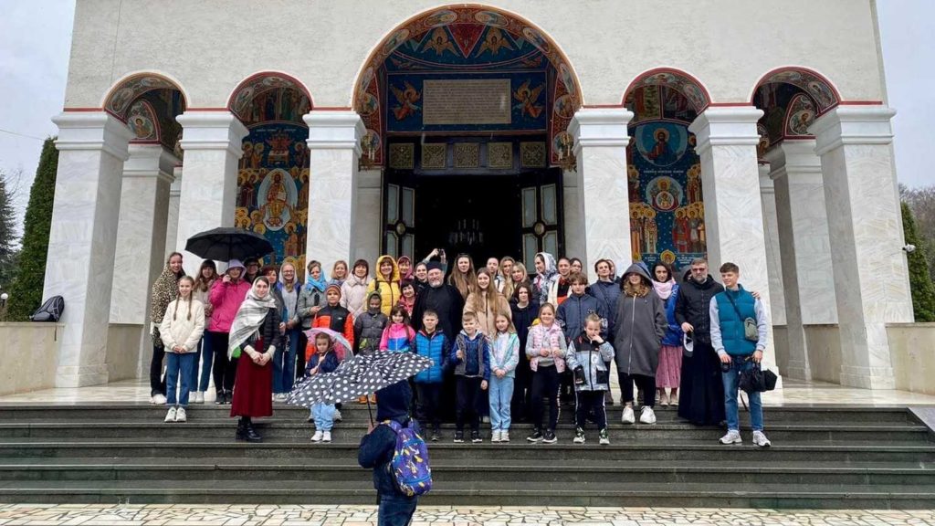 ΡΟΥΜΑΝΙΑ: Ένα προσκυνηματικό ταξίδι ως δώρο στις Ουκρανές μητέρες