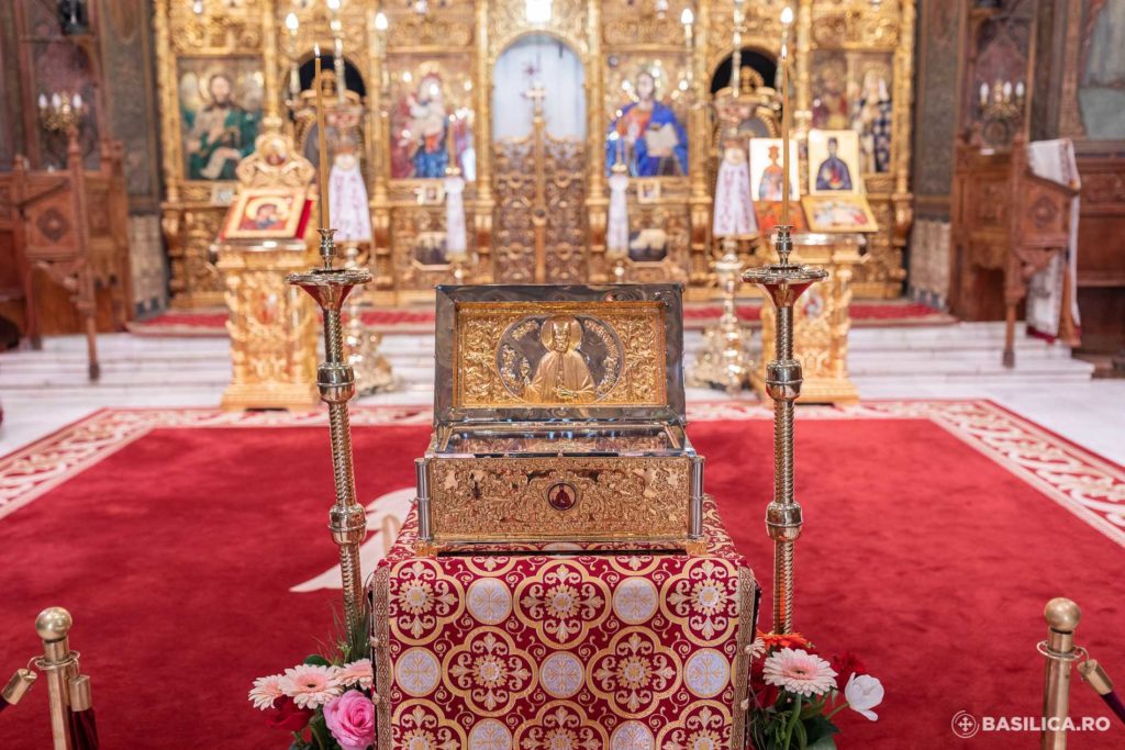 Moaștele Sfântului Efrem cel Nou au fost aduse spre închinare în Catedrala Patriarhală