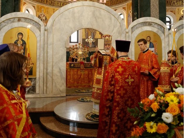 Епископ Пантелеимон вручил орден Славы и чести священнику Николаю Лузанову