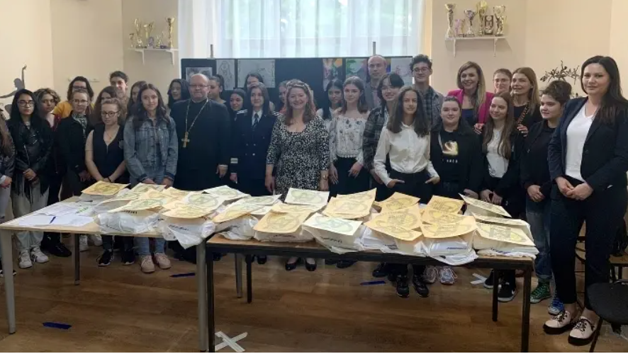 Arhiepiscopia Târgoviștei i-a premiat pe tinerii participanţi la Concursul Naţional „Mesajul meu antidrog”