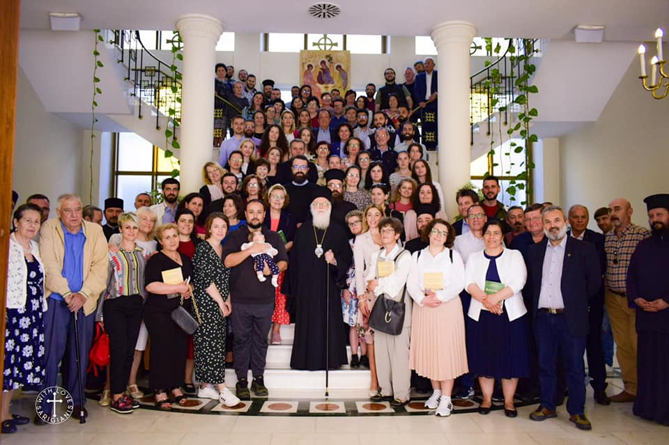 Η μεγάλη οικογένεια στην Εκκλησία της Αλβανίας (ΒΙΝΤΕΟ)