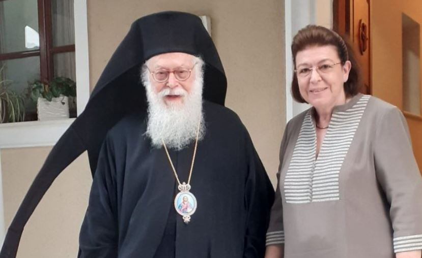 Με τον Αρχιεπίσκοπο Αλβανίας συναντήθηκε η Λίνα Μενδώνη