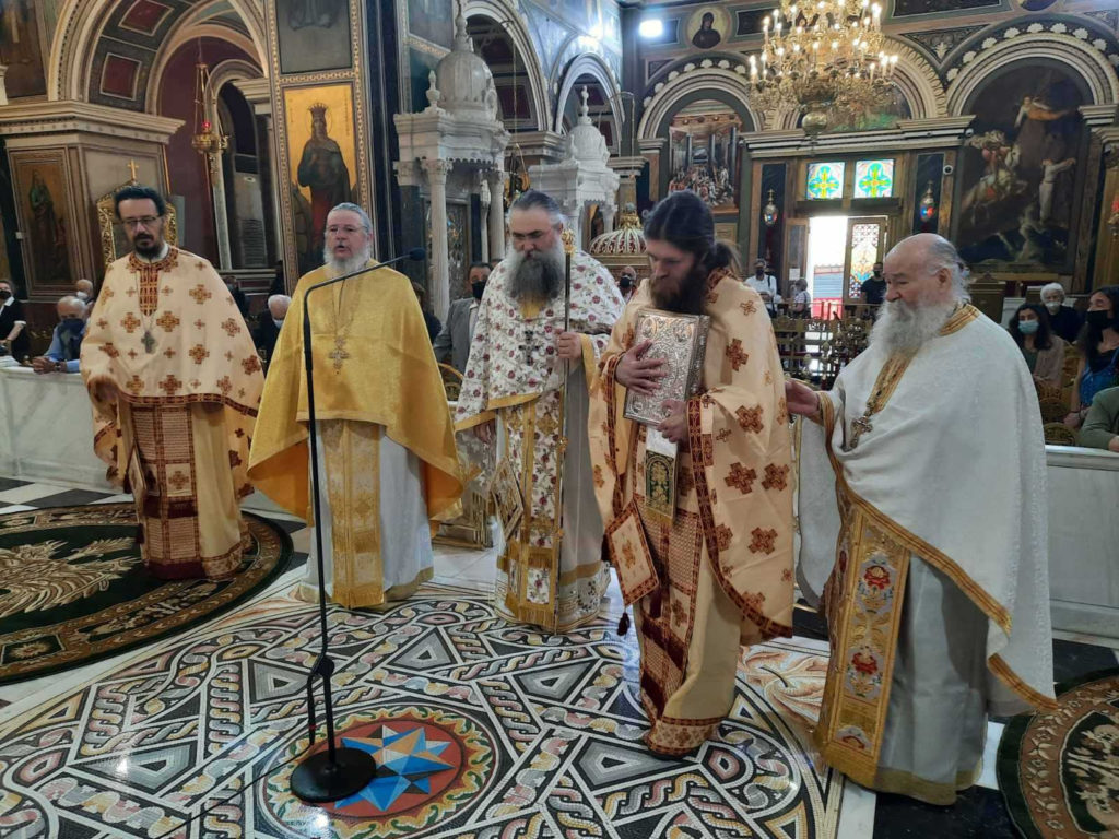 Ο ηγούμενος της Μονής Εσφιγμένου στον Μητροπολιτικό Ναό Πειραιώς
