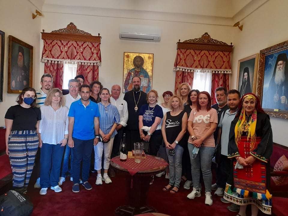 Στον Μητροπολίτη Θήρας μέλη της Θρακικής Εστίας Κατερίνης