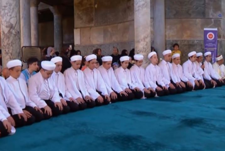 Νέα πρόκληση στην Αγιά Σοφιά: 35 μαθητές διάβασαν στίχους από το κοράνι