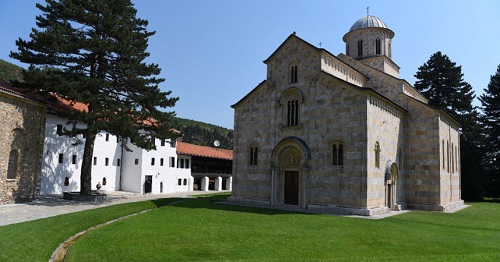 Сербская Православная Церковь требует вернуть земли древнему монастырю