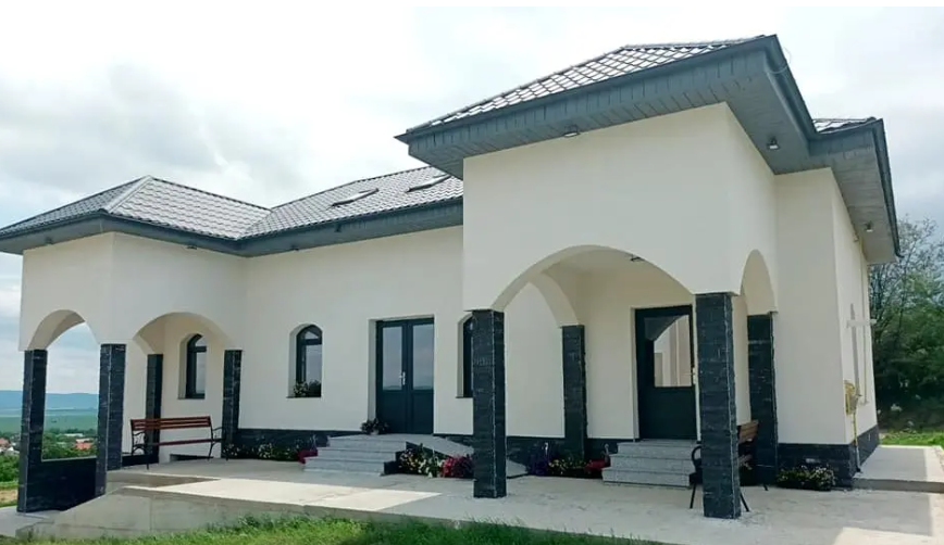 O parohie din județul Bacău deschide un centru unde tinerii vor lua lecții de orgă și pian, dar și de muzică psaltică