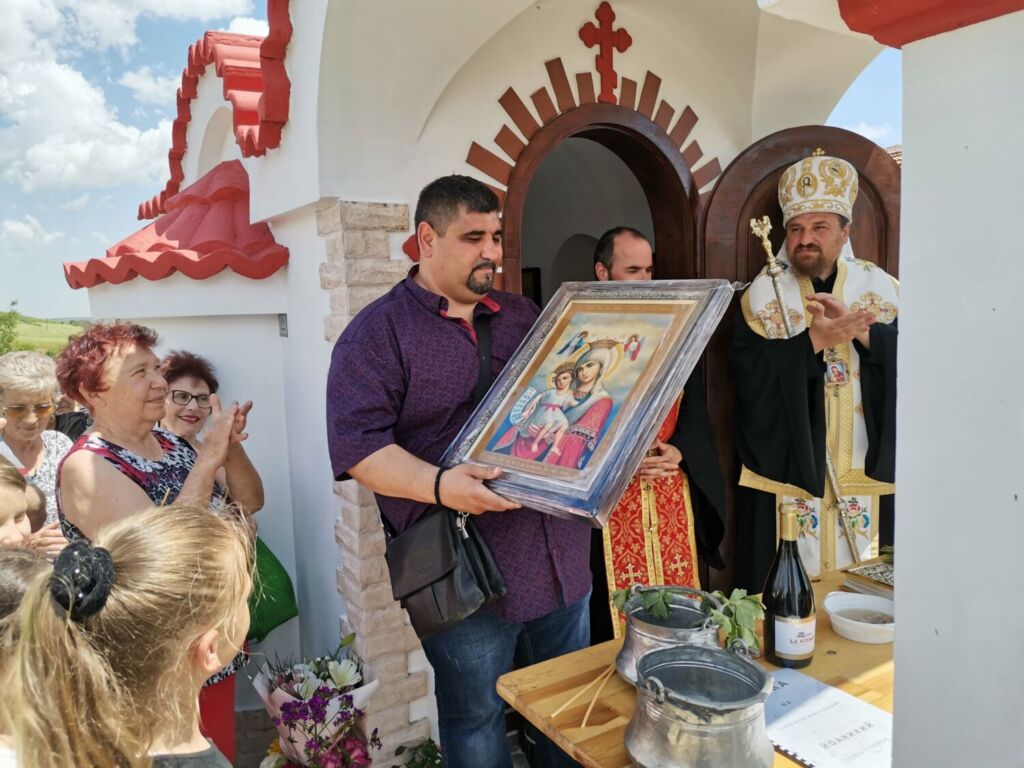 Осветен бе православен параклис, посветен на Възнесение Господне в карнобатското село Козаре