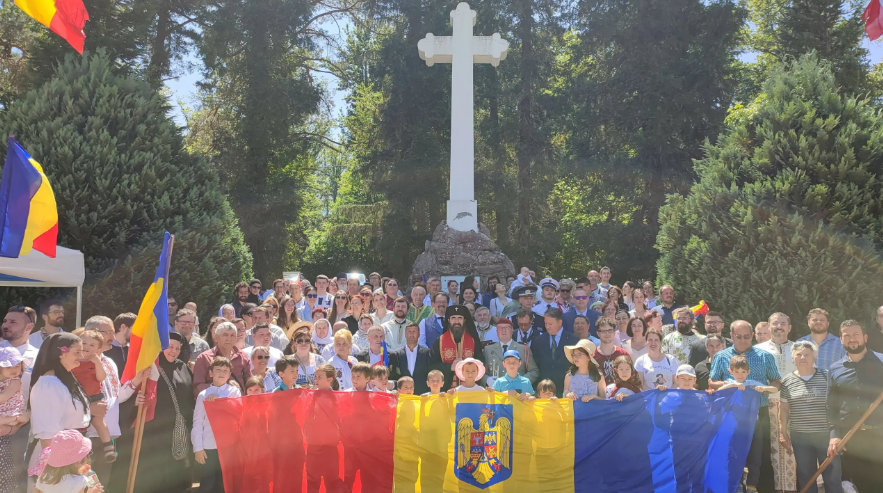 Mitropolitul Iosif și sute de pelerini din diaspora s-au rugat pentru eroii români care odihnesc la Soultzmatt