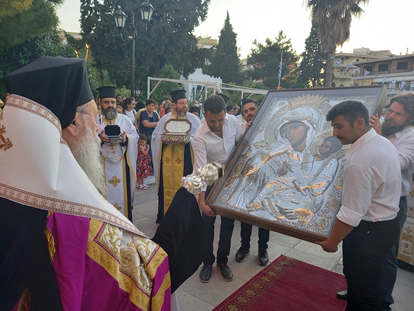 Κόρινθος: Υποδοχή ιερών λειψάνων και της εικόνας της Παναγίας «Παραμυθίας»