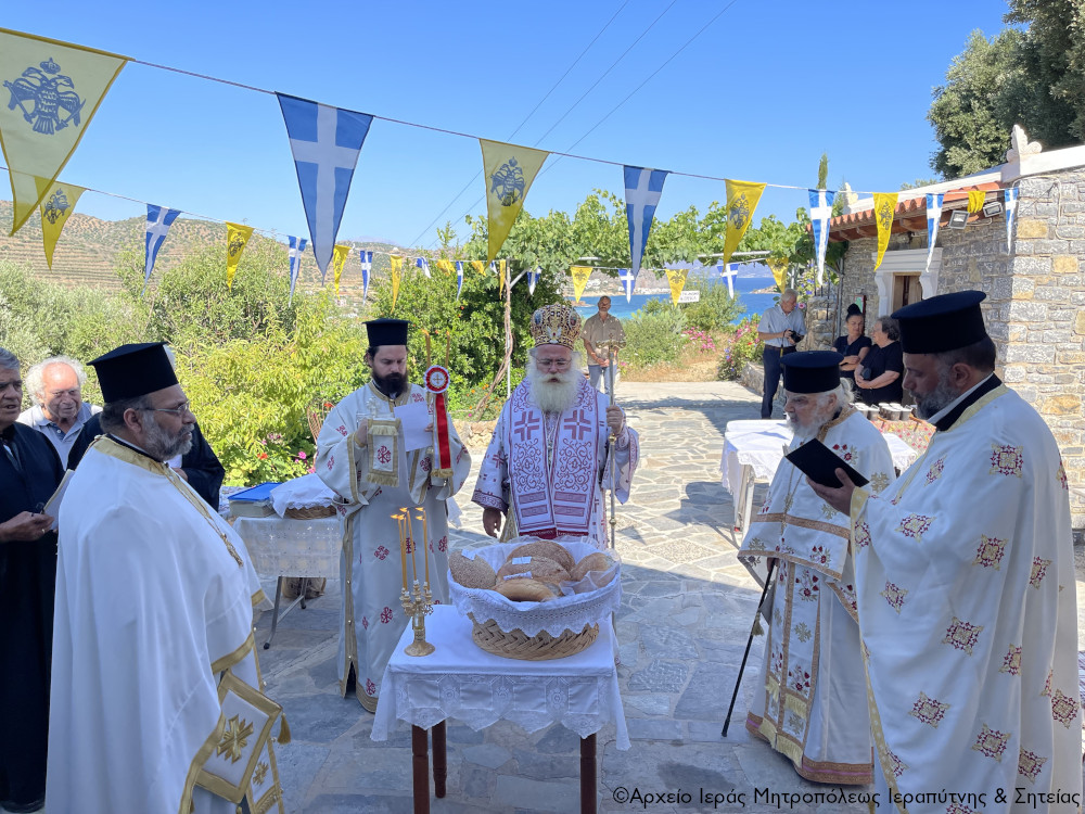 Αρχιερατική Θεία Λειτουργία στον πανηγυρίζοντα Ι.Ν. Αγ. Καλλιόπης στον Μόχλο Σητείας