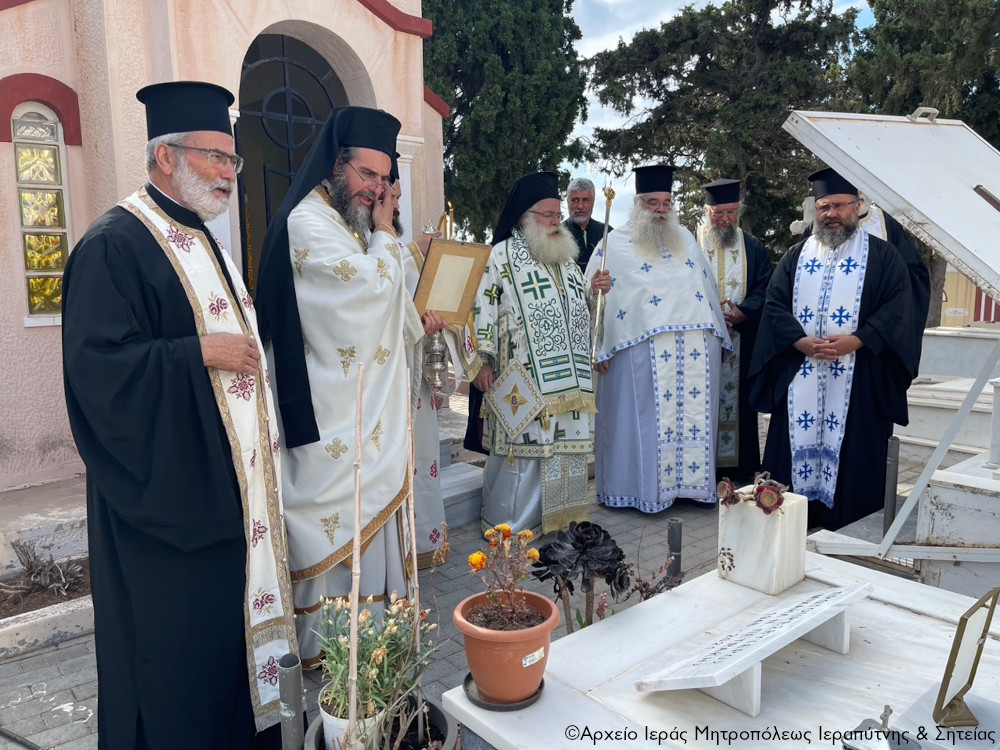 Ψυχοσάββατο προ της Πεντηκοστής στο κοιμητήριο Ιεράπετρας