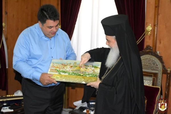 Patriarch of Jerusalem Theophilos III receives visiting US ambassador to Greece, George Tsunis