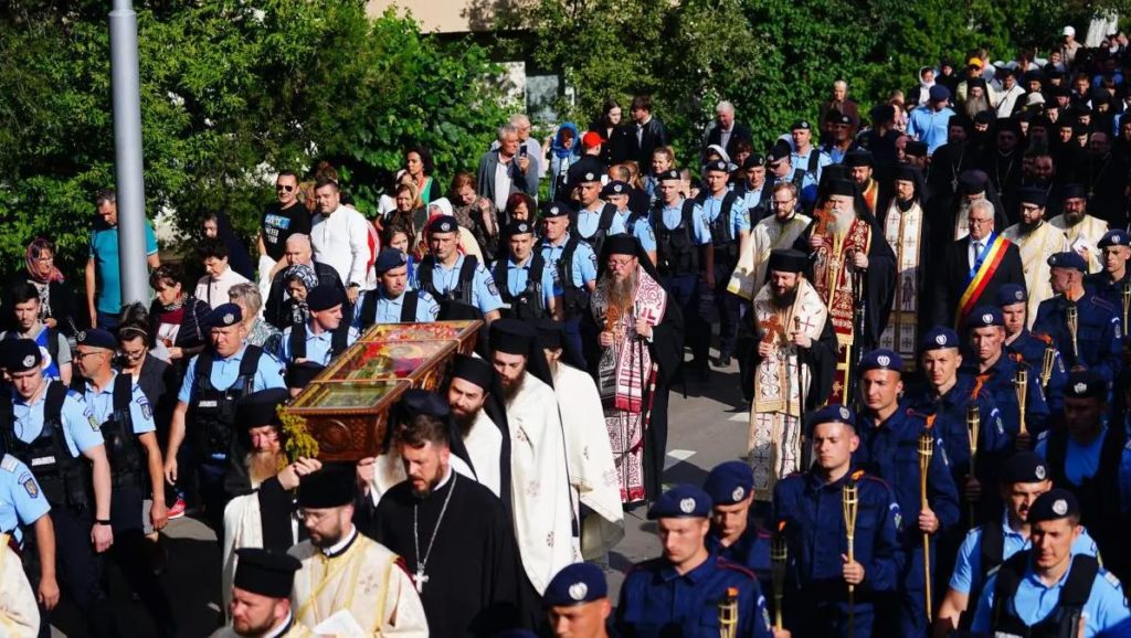 Λιτανεία με 10.000 πιστούς για τον Άγιο Ιωάννη τον Νέο στη Ρουμανία