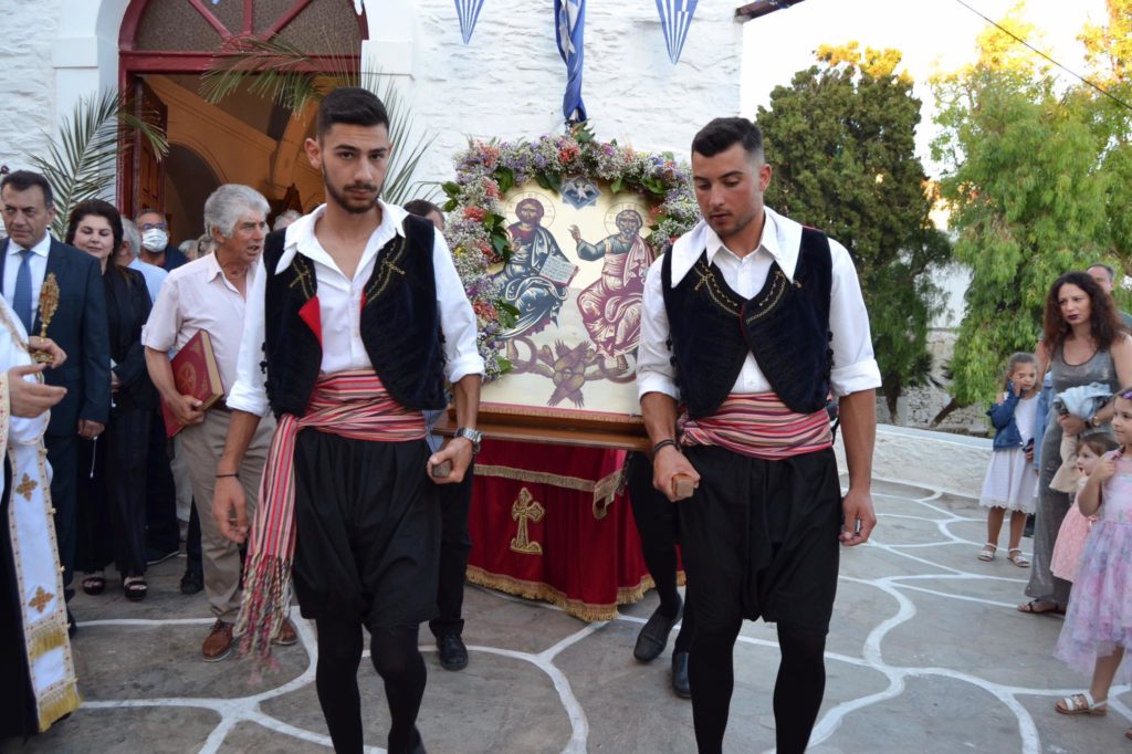 Η Κύθνος γιορτάζει την Πολιούχο της Αγία Τριάδα (ΦΩΤΟ+ΒΙΝΤΕΟ)