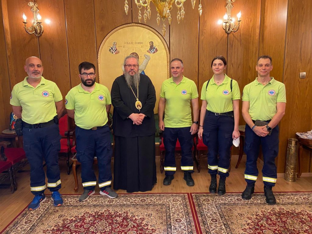 Επίσκεψη εθελοντών του ΕΟΔΥΑ στον Μητροπολίτη Λαρίσης
