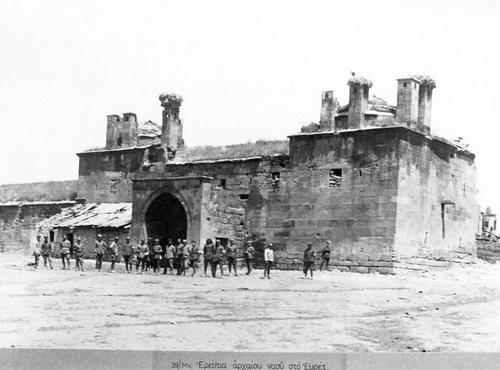 Σαν Σήμερα: Το Β΄Σώμα Στρατού στον Βυζαντινό ναό στο Εϋρέτ (Φωτογραφία αρχείου)