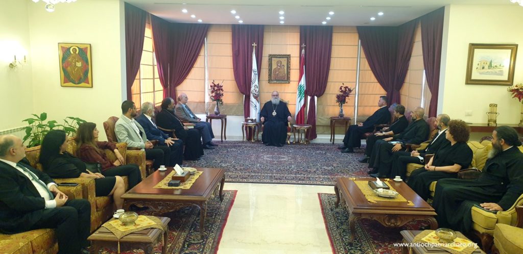 البطريرك يوحنا العاشر يستقبل أمين عام مجلس كنائس الشرق الأوسط على رأس وفد رسمي مرافق.