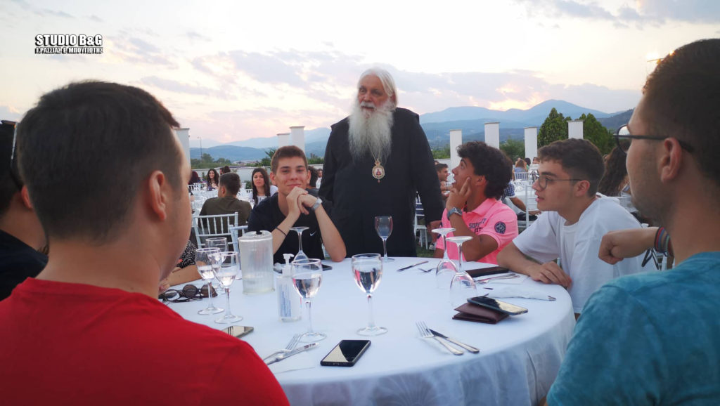 O Μητροπολίτης Αργολίδος δείπνησε με τους μαθητές όλων των Λυκείων της μητροπολιτικής του περιφέρειας