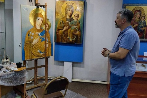 Старинную икону для православной церкви Улан-Батора копируют в Улан-Удэ