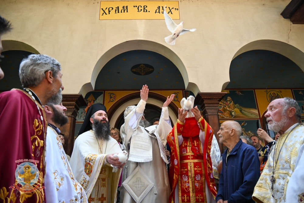 В столичния храм “Св. Дух” бе отслужена архиерейска света Литургия