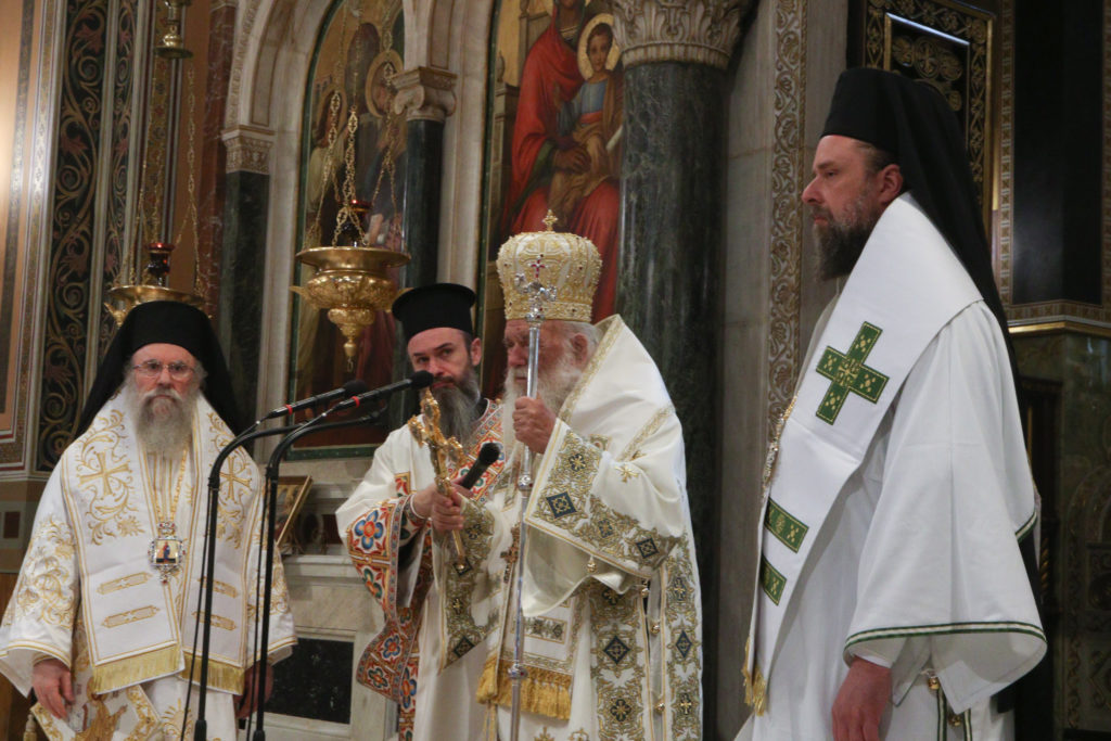 Η εορτή της Πεντηκοστής στον Καθεδρικό Ναό Αθηνών