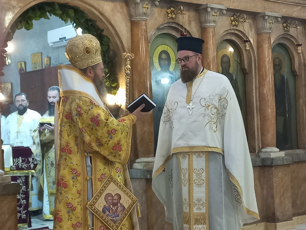 Архиерейска света Литургия и свещеническо ръкоположение в столичния храм „Св. ап. Петър и Павел“