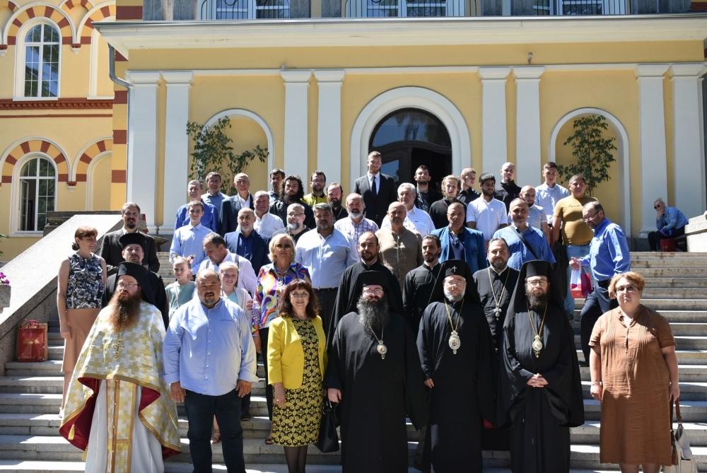 Старозагорският митрополит Киприан връчи дипломите на учениците и курсистите от випуск 2022 г.