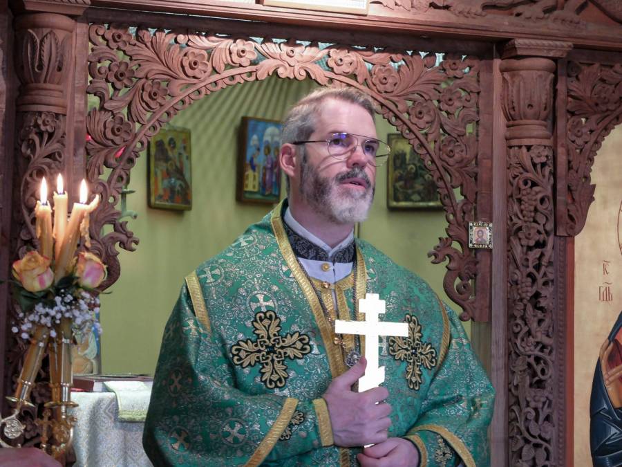 Българската църковна общност в Париж чества Петдесетница със своя архиерей