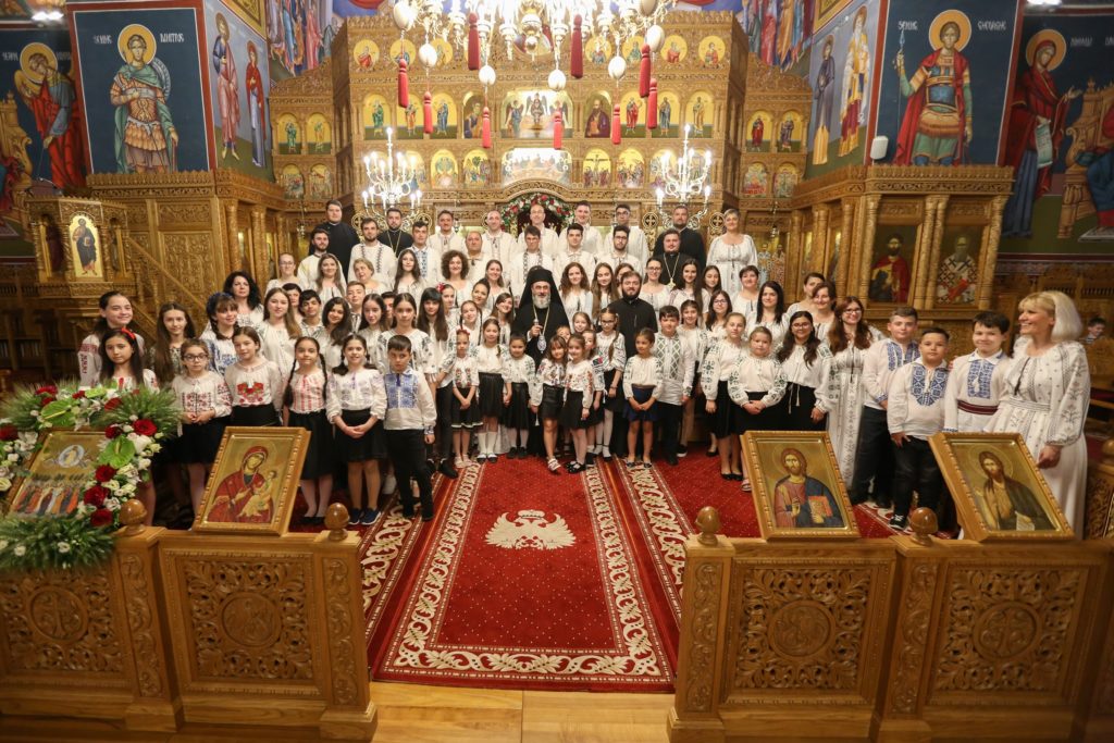 ΡΟΥΜΑΝΙΑ: Παιδικές φωνές γέμισαν τον πανηγυρίζοντα Καθεδρικό Ναό Αναλήψεως του Κυρίου