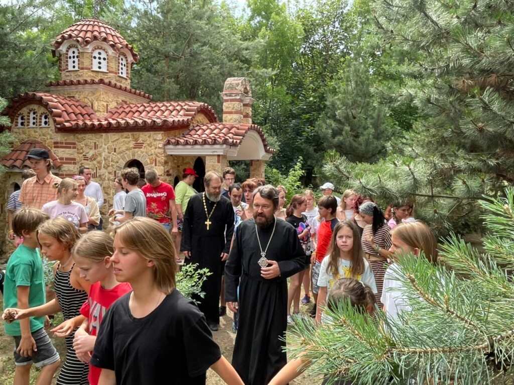 Митрополит Будапештский Иларион посетил детский православный лагерь и встретился с Послом России в Венгрии