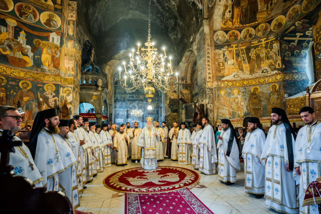 Arhiepiscopul Sucevei: Vă recomand să vi-i alegeți pe sfinți de prieteni, pentru că ei nu vă vor trăda niciodată