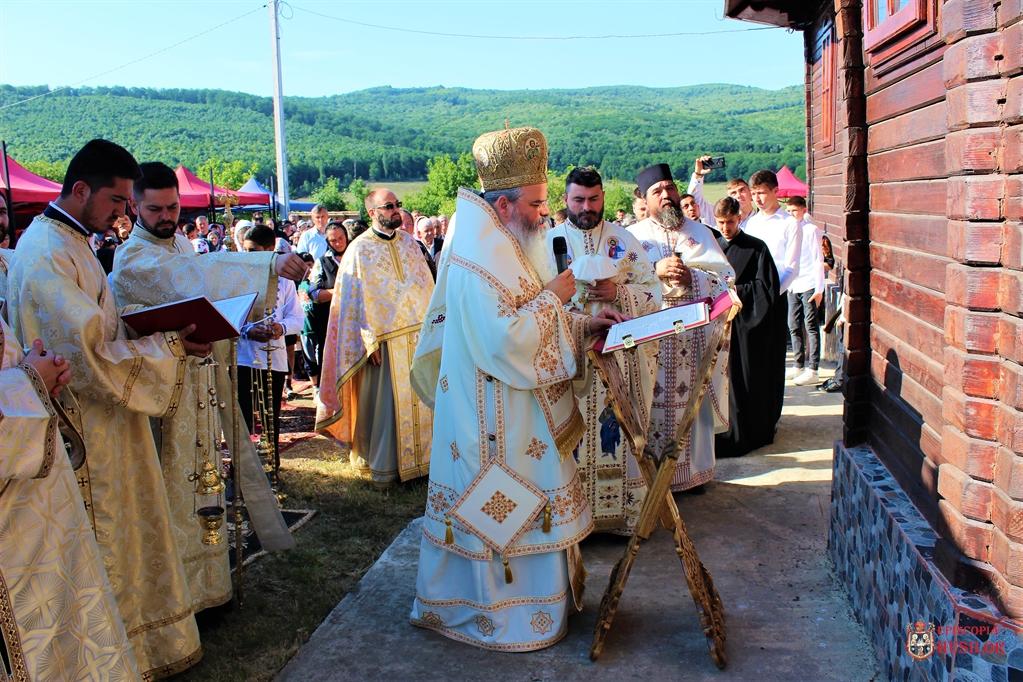 Episcopul Ignatie a sfinţit biserica edificată prin eforturile unei mici comunități din jud. Vaslui