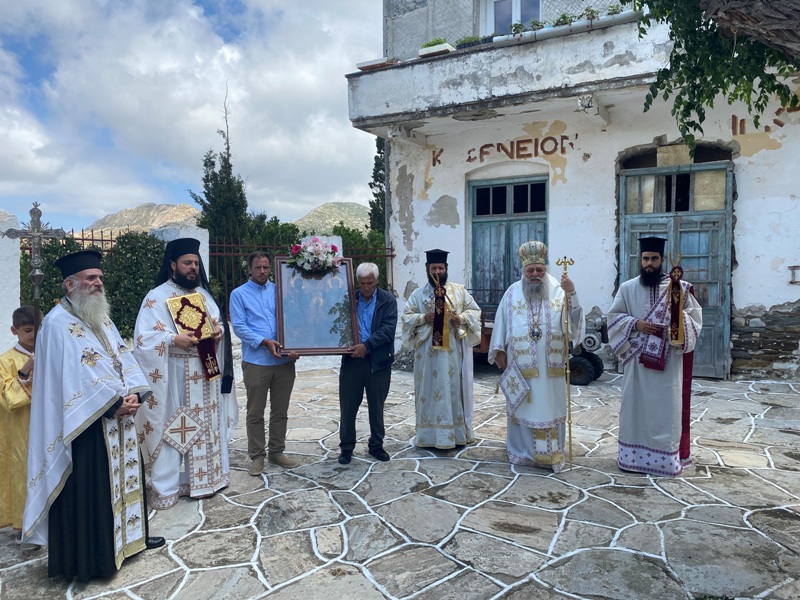 Η Κυριακή της Πεντηκοστής στην Αγία Τριάδα Καλοξύλου Νάξου