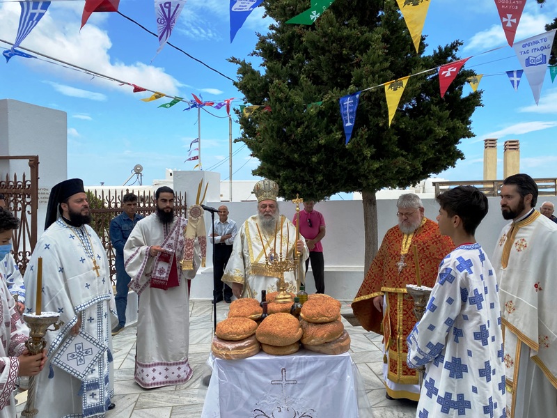 Η εορτή του Αγίου Πνεύματος-Αγίας Τριάδος σε Πάρο και Νάξο