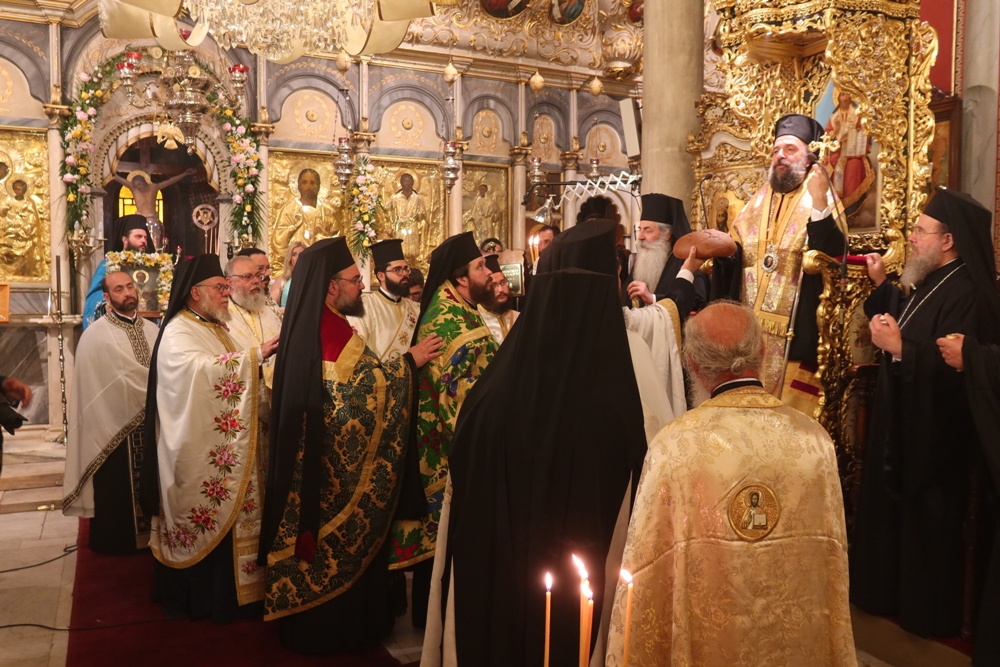 Ερμούπολη Σύρου: Πολυαρχιερατικός Εσπερινός στα ονομαστήρια του Μητροπολίτη Δωρόθεου