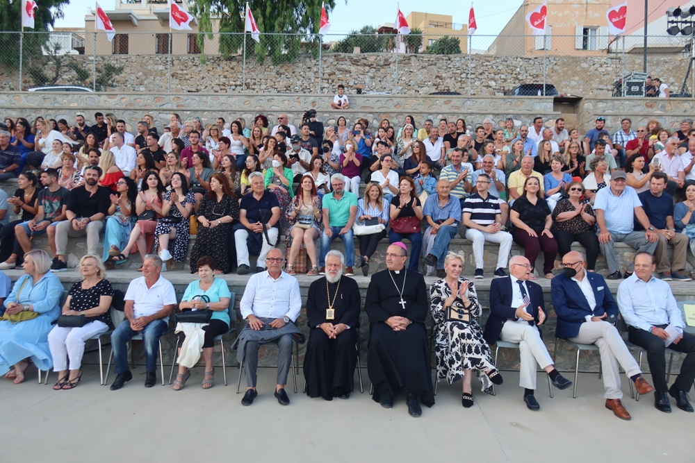 Ο Μητροπολίτης Σύρου σε σχολική εορτή στην Ερμούπολη