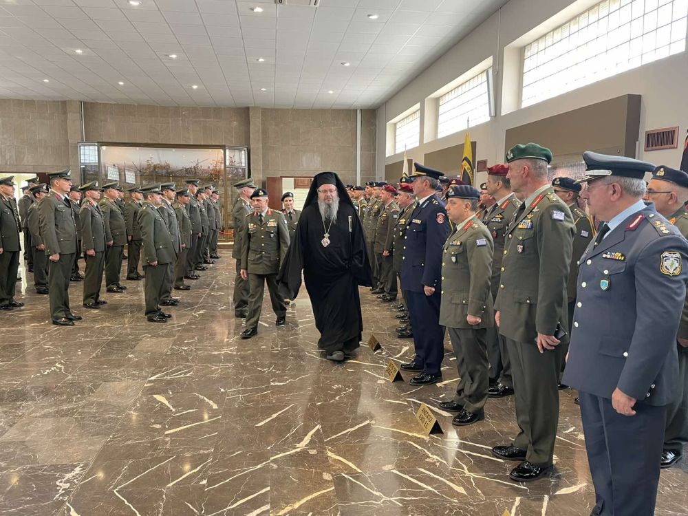 Ο Μητροπολίτης Λαρίσης στην τελετή επίδοσης ξιφών στην 1η Στρατιά